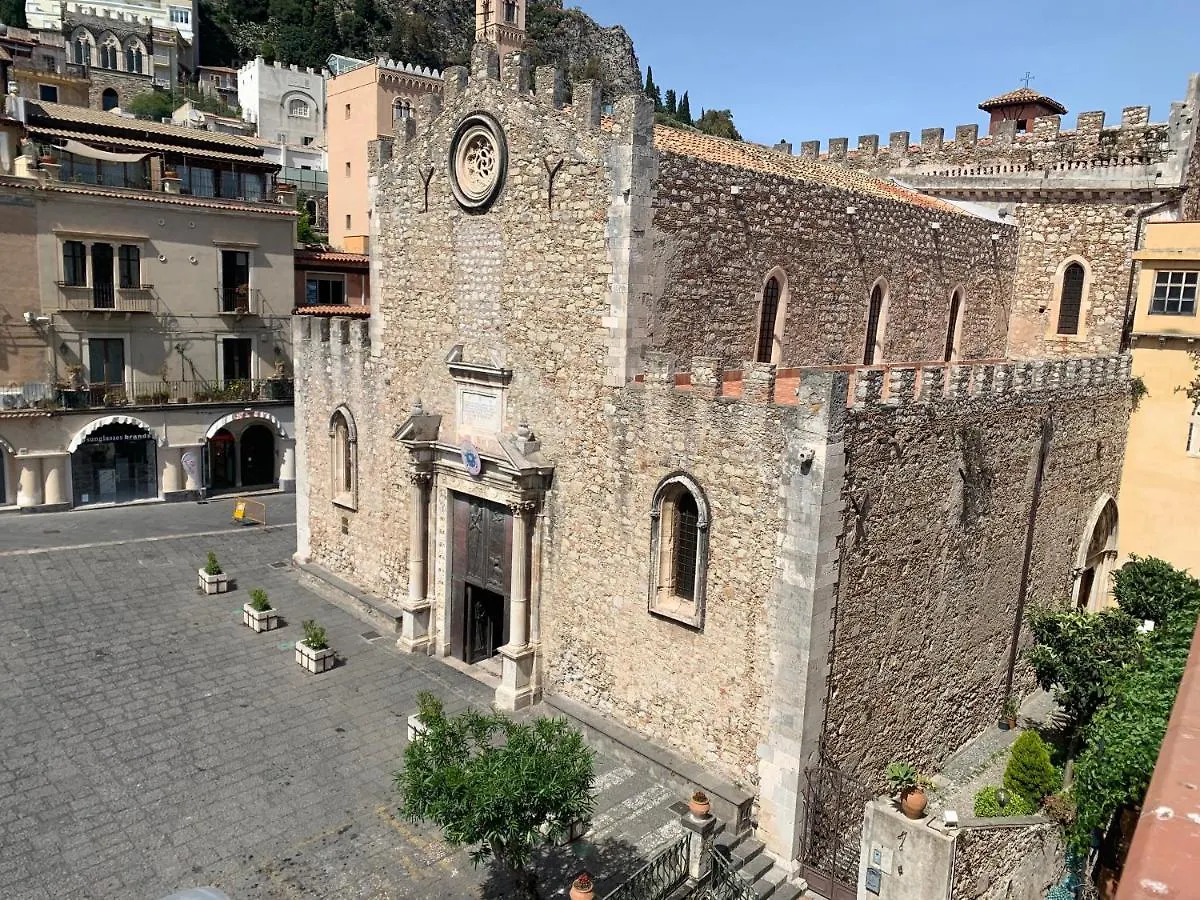公寓 陶尔米纳Casa Antica Savoia公寓